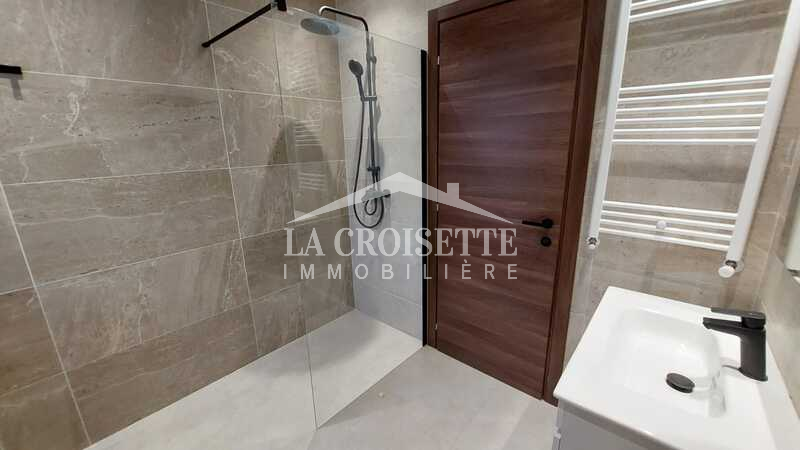 Villa S+4 avec piscine en cours de finition à La Soukra